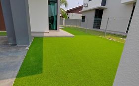 Five Bedrooms Residential Home With Free Wifi